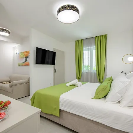Πανσιόν Antique Luxury 4*