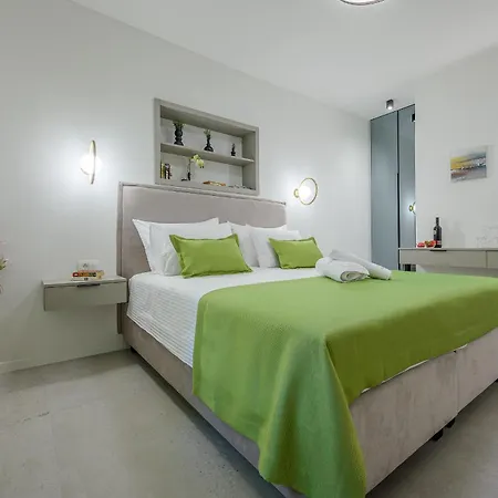 Pensionat Antique Luxury 4*